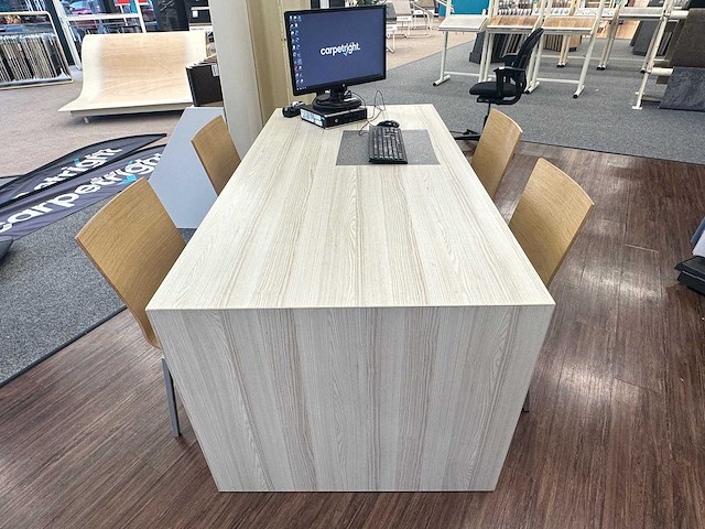 Vergadertafel met 4 pedrali stoelen - afbeelding 1 van  2