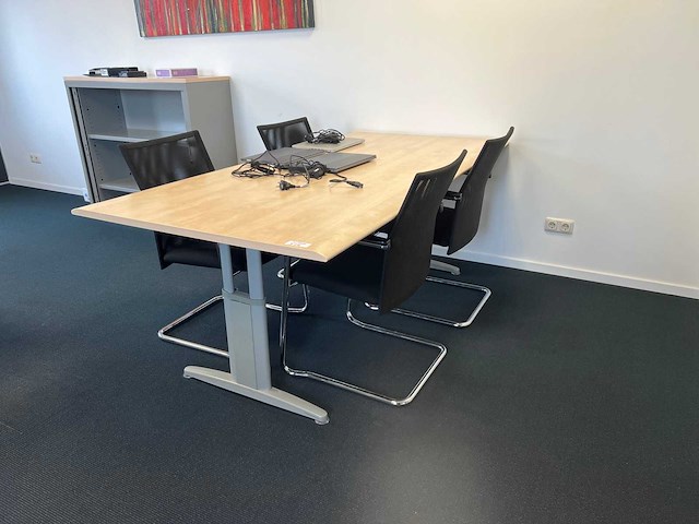 Vergadertafel met 4 stoelen - afbeelding 1 van  4