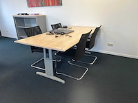 Vergadertafel met 4 stoelen