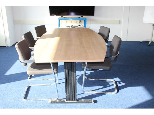 Vergadertafel met 5 buisstalen stoelen huislijn. - afbeelding 2 van  3