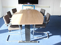 Vergadertafel met 5 buisstalen stoelen huislijn. - afbeelding 2 van  3