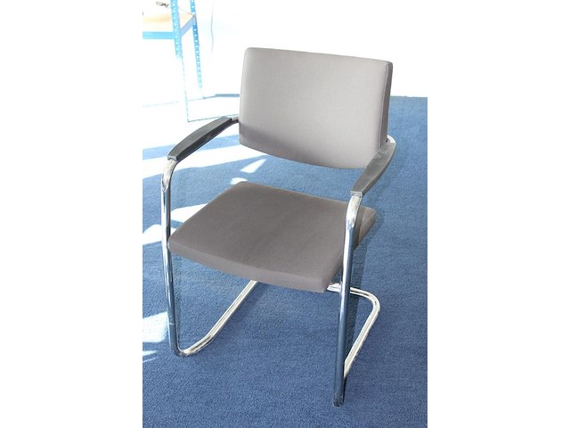 Vergadertafel met 5 buisstalen stoelen huislijn. - afbeelding 3 van  3