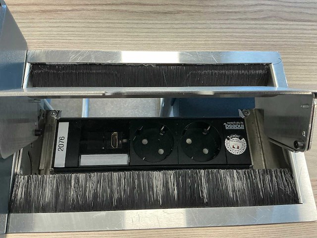 Vergadertafel met 5 sledestoelen - afbeelding 3 van  6