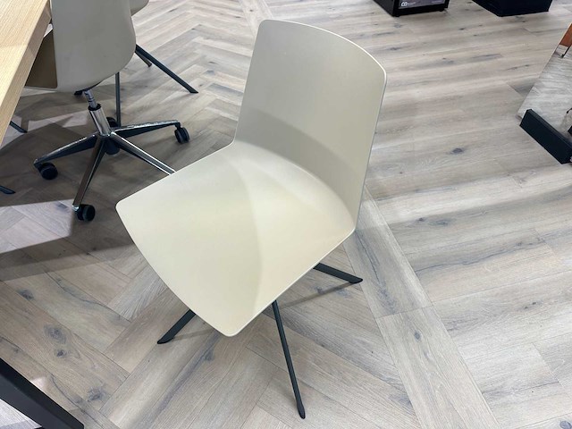 Vergadertafel met 6 clue stoelen - afbeelding 4 van  5