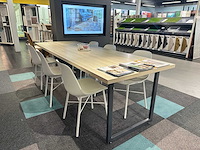 Vergadertafel met 6 crassevig stoelen en 3 hanglampen - afbeelding 2 van  5