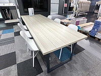 Vergadertafel met 6 crassevig stoelen en 3 hanglampen - afbeelding 2 van  5