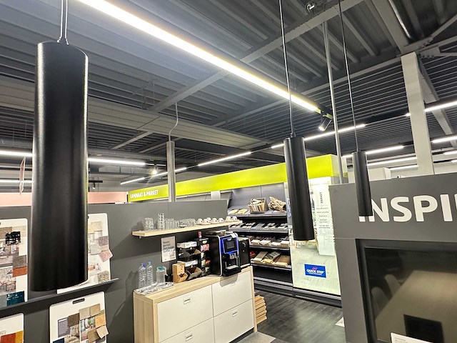 Vergadertafel met 6 crassevig stoelen en 3 hanglampen - afbeelding 3 van  5