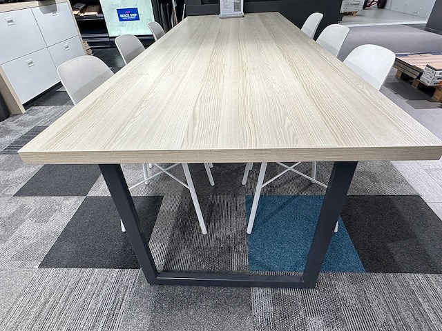 Vergadertafel met 6 crassevig stoelen en 3 hanglampen - afbeelding 5 van  5