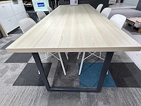 Vergadertafel met 6 crassevig stoelen en 3 hanglampen - afbeelding 5 van  5