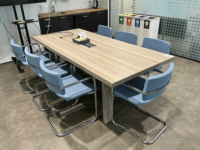 Vergadertafel met 7 sledestoelen - afbeelding 2 van  5