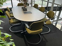 Vergadertafel met 7 stoelen
