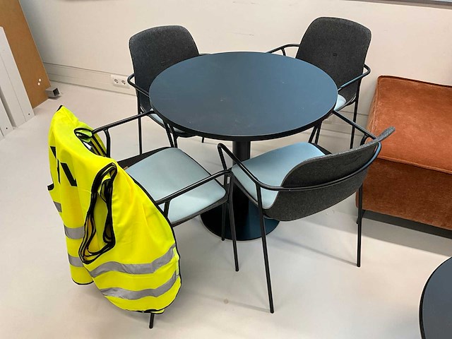 Vergadertafel met 8 “vepa” stoelen - afbeelding 4 van  6