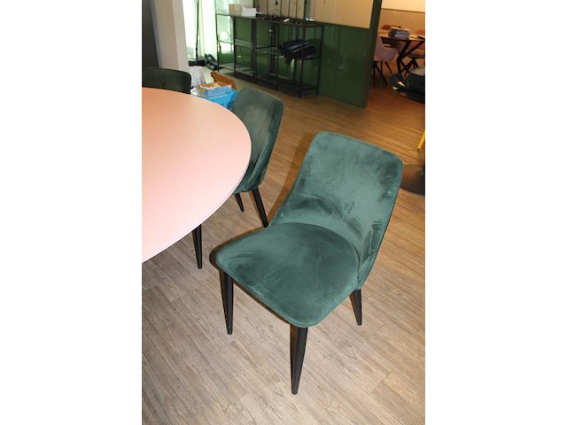 Vergadertafel met kruispoot en 11 groen gestoffeerde stoelen. - afbeelding 2 van  3