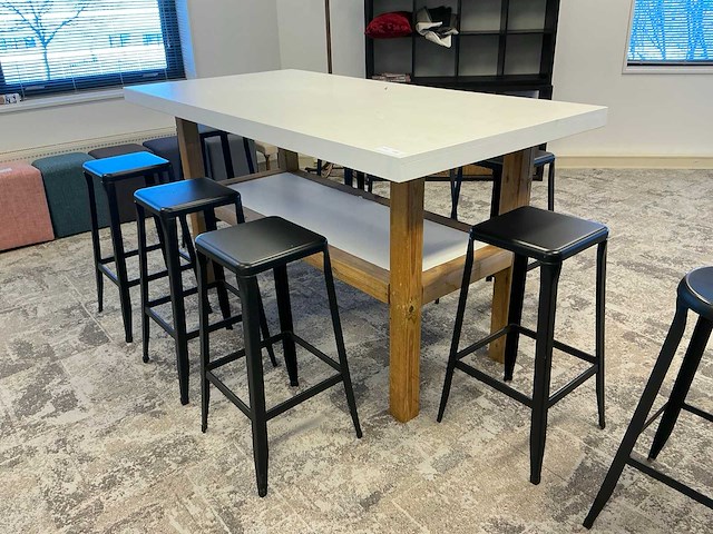 Vergadertafel met krukken - afbeelding 1 van  6