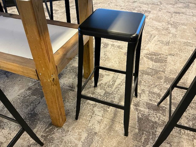 Vergadertafel met krukken - afbeelding 4 van  6