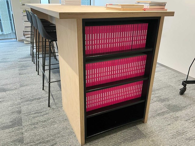 Vergadertafel met krukken - afbeelding 4 van  10