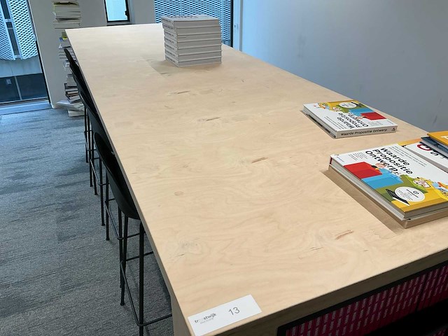 Vergadertafel met krukken - afbeelding 5 van  10