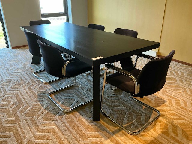 Vergadertafel met stoelen - afbeelding 1 van  6