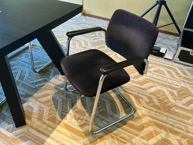 Vergadertafel met stoelen - afbeelding 4 van  6