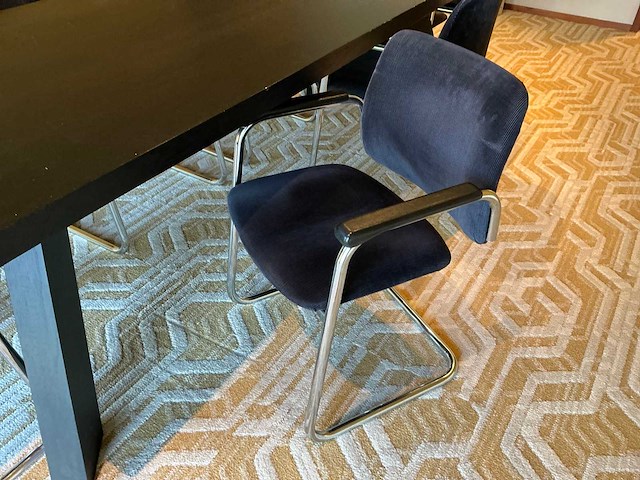 Vergadertafel met stoelen - afbeelding 5 van  6