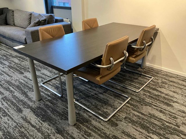 Vergadertafel met stoelen - afbeelding 1 van  7