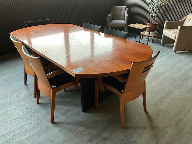 Vergadertafel met stoelen - afbeelding 1 van  3