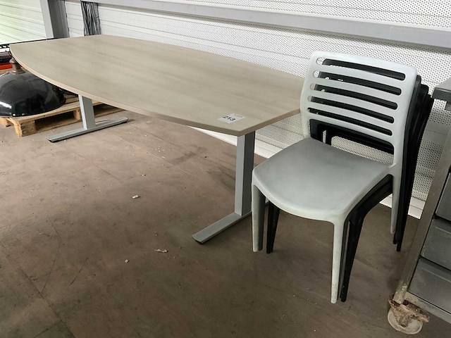 Vergadertafel met stoelen - afbeelding 1 van  6