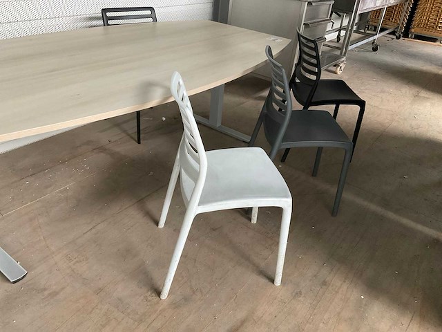 Vergadertafel met stoelen - afbeelding 6 van  6