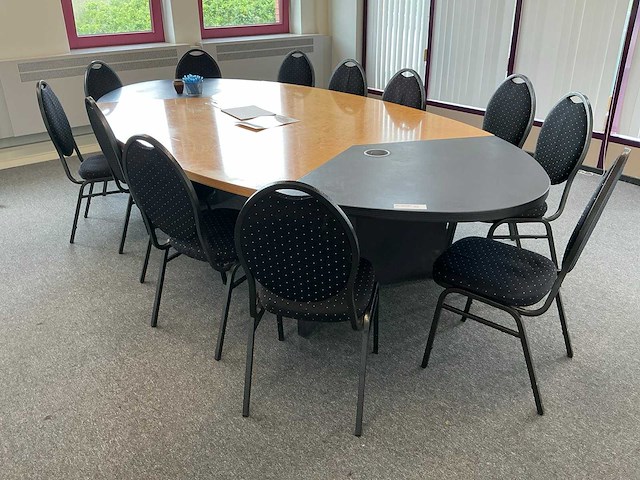 Vergadertafel met stoelen - afbeelding 1 van  6