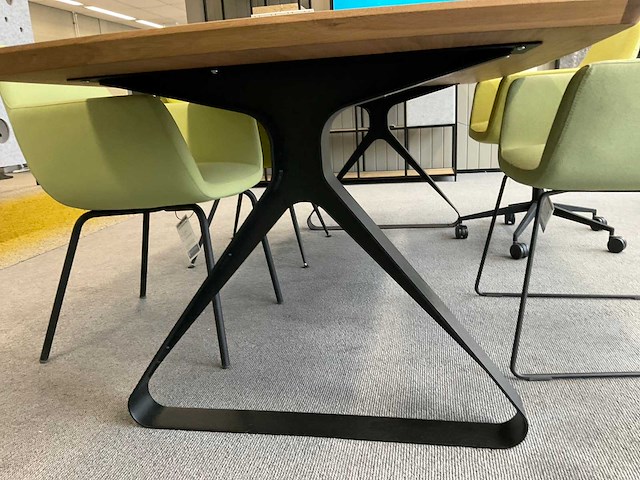 Vergadertafel met stoelen - afbeelding 4 van  6