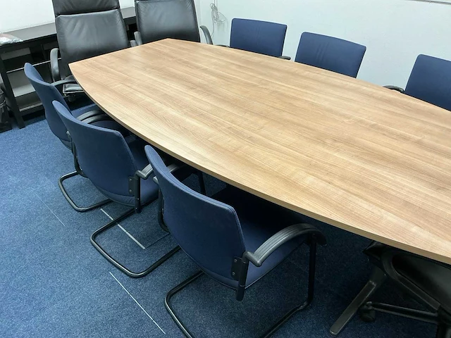 Vergadertafel met stoelen - afbeelding 3 van  8
