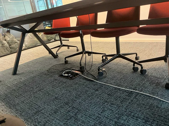 Vergadertafel met stoelen - afbeelding 7 van  10