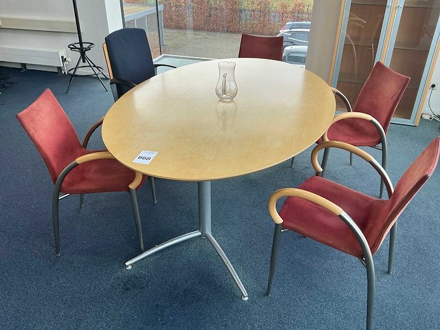 Vergadertafel met stoelen - afbeelding 1 van  9