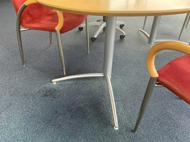 Vergadertafel met stoelen - afbeelding 3 van  9