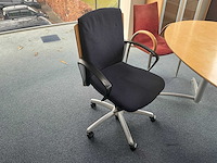 Vergadertafel met stoelen - afbeelding 7 van  9