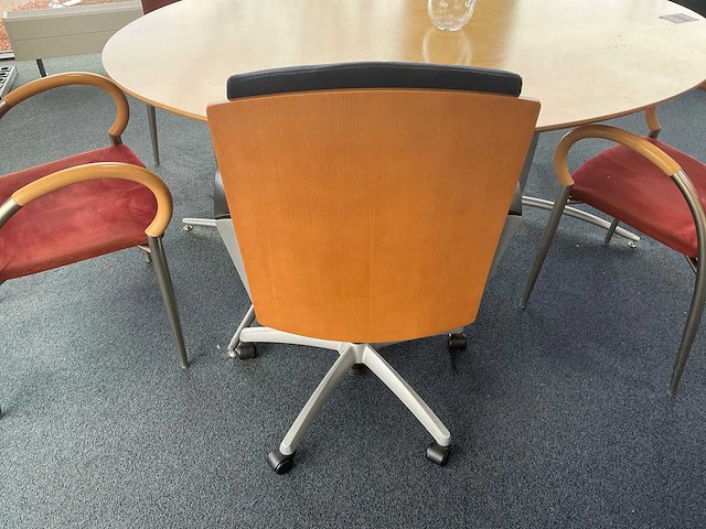 Vergadertafel met stoelen - afbeelding 9 van  9