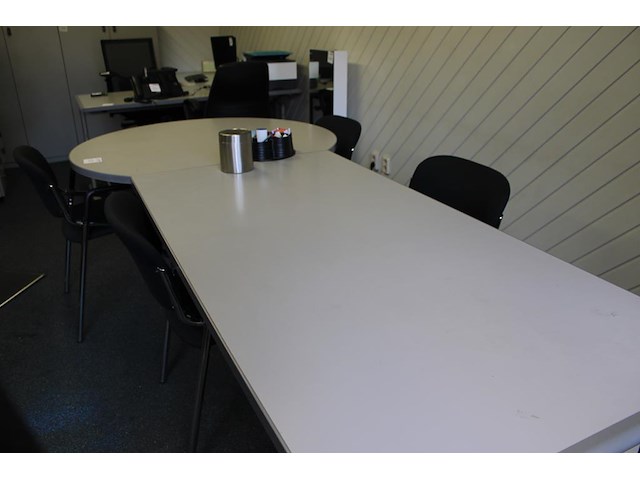 Vergadertafel met vier stoelen. afmeting ca. 268 x 120 x 75 cm. - afbeelding 2 van  2