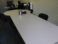 Vergadertafel met vier stoelen. afmeting ca. 268 x 120 x 75 cm. - afbeelding 2 van  2