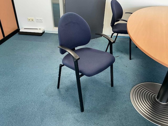 Vergadertafel met vier stoelen - afbeelding 4 van  4