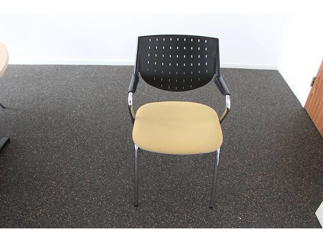 Vergadertafel met vijf stoelen bum made in italy. afmeting 250 x 120 cm. hoogte 73 cm - afbeelding 3 van  6
