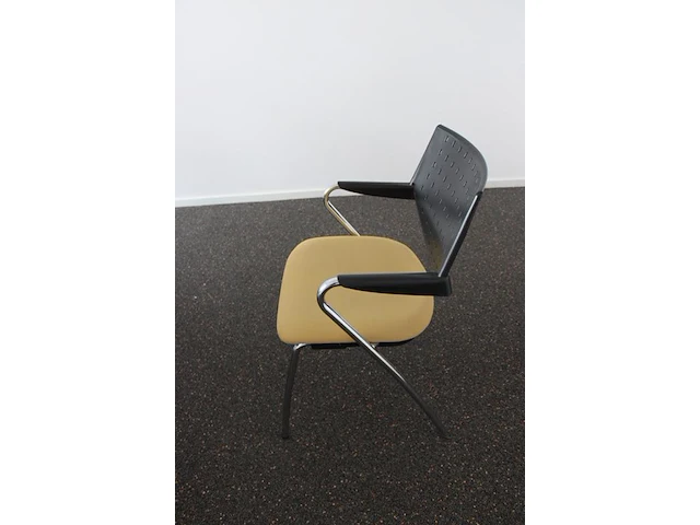 Vergadertafel met vijf stoelen bum made in italy. afmeting 250 x 120 cm. hoogte 73 cm - afbeelding 4 van  6