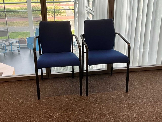 Vergadertafels met stoelen - afbeelding 3 van  3