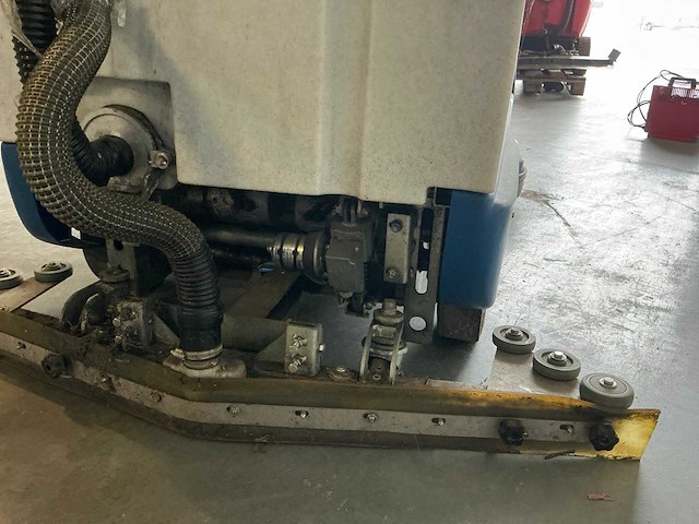 Verhagen - 130ue - zelfrijdende schrob/zuigmachine - 2008 - afbeelding 8 van  19