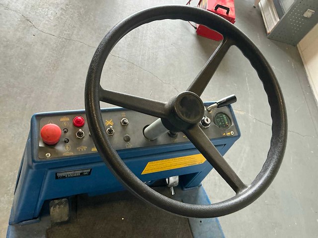 Verhagen - 130ue - zelfrijdende schrob/zuigmachine - 2008 - afbeelding 18 van  19