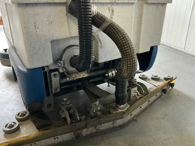 Verhagen - 130ue - zelfrijdende schrob/zuigmachine - 2008 - afbeelding 5 van  14