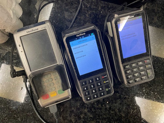 Verifone pinautomaat met voorraad kasserollen (3x) - afbeelding 7 van  7
