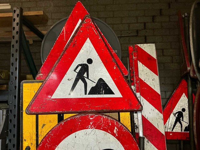 Verkeers en afzetborden - afbeelding 6 van  8