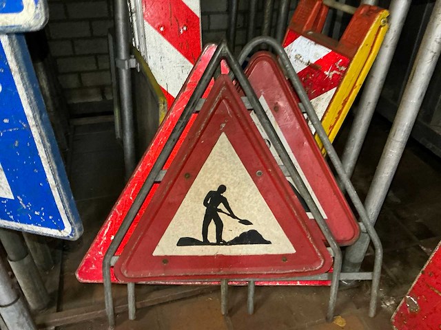 Verkeers en afzetborden - afbeelding 7 van  8