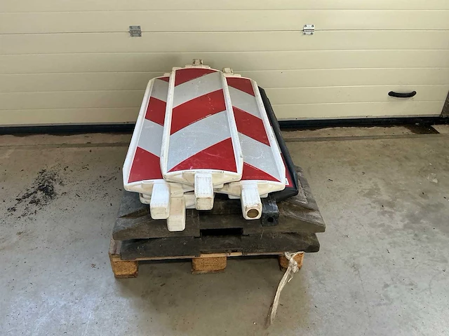 Verkeersbord met voet (5x) - afbeelding 2 van  3