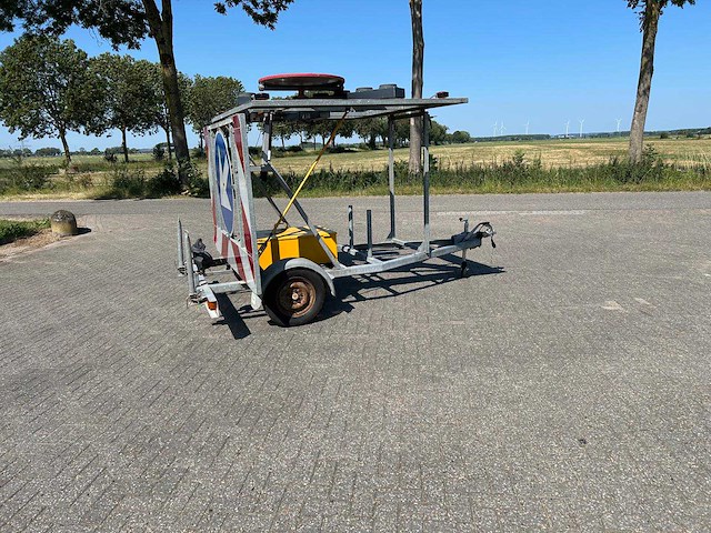 Verkeersgeleidingswagen - afbeelding 2 van  8